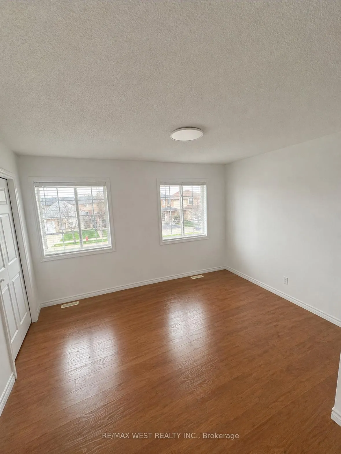 Photo 9 of 154 Thames Way, Hamilton, Mount Hope — HOMEH