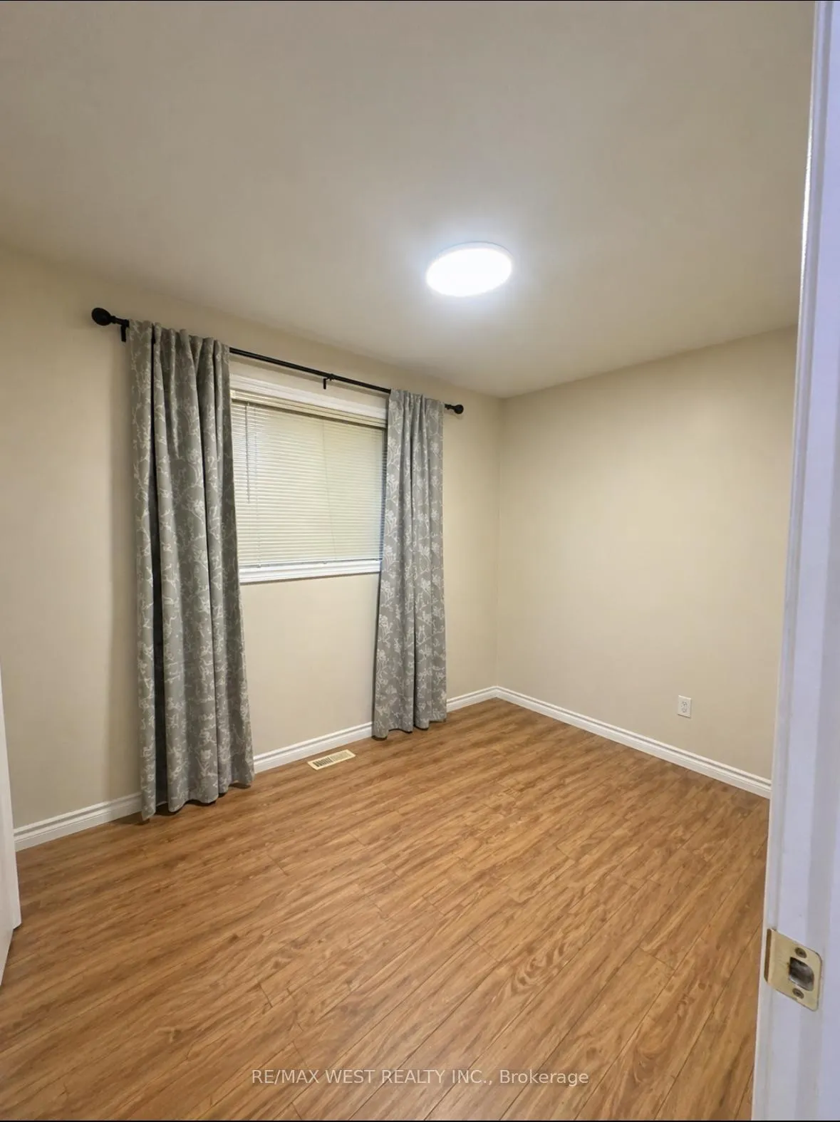 Photo 11 of 154 Thames Way, Hamilton, Mount Hope — HOMEH