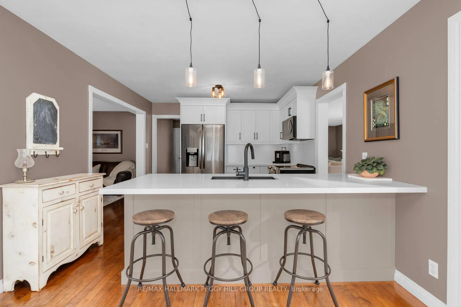 Photo 5 of 5 Campbell Court, Springwater, Hillsdale — HOMEH