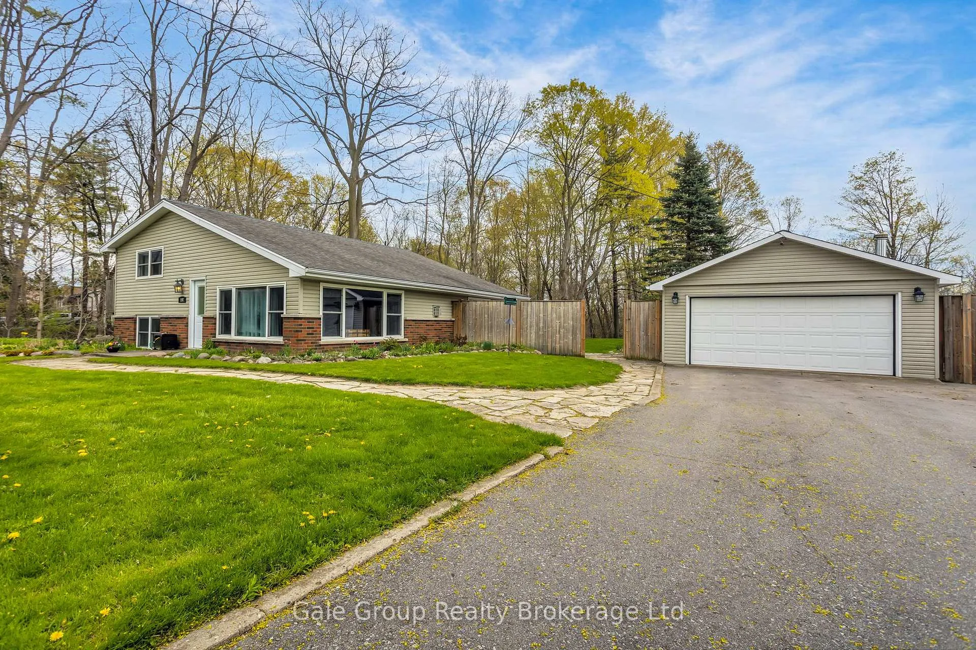Photo 3 of 197 Minnie Street, Thames Centre, Rural Thames Centre — HOMEH