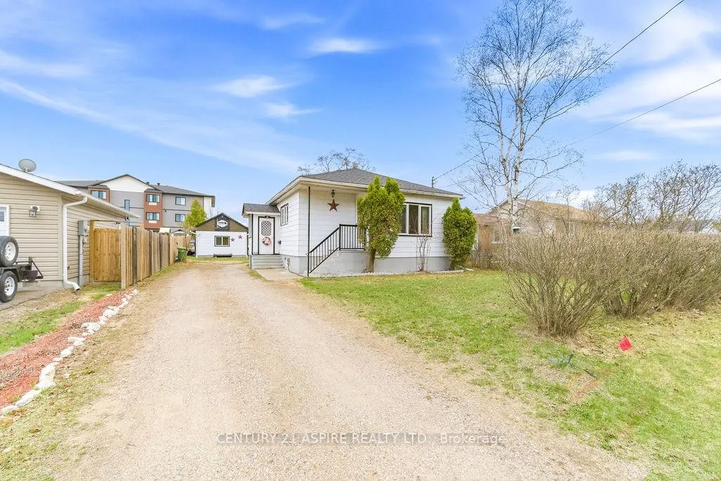 Photo 2 of 14 Wilbert Street, Petawawa — HOMEH