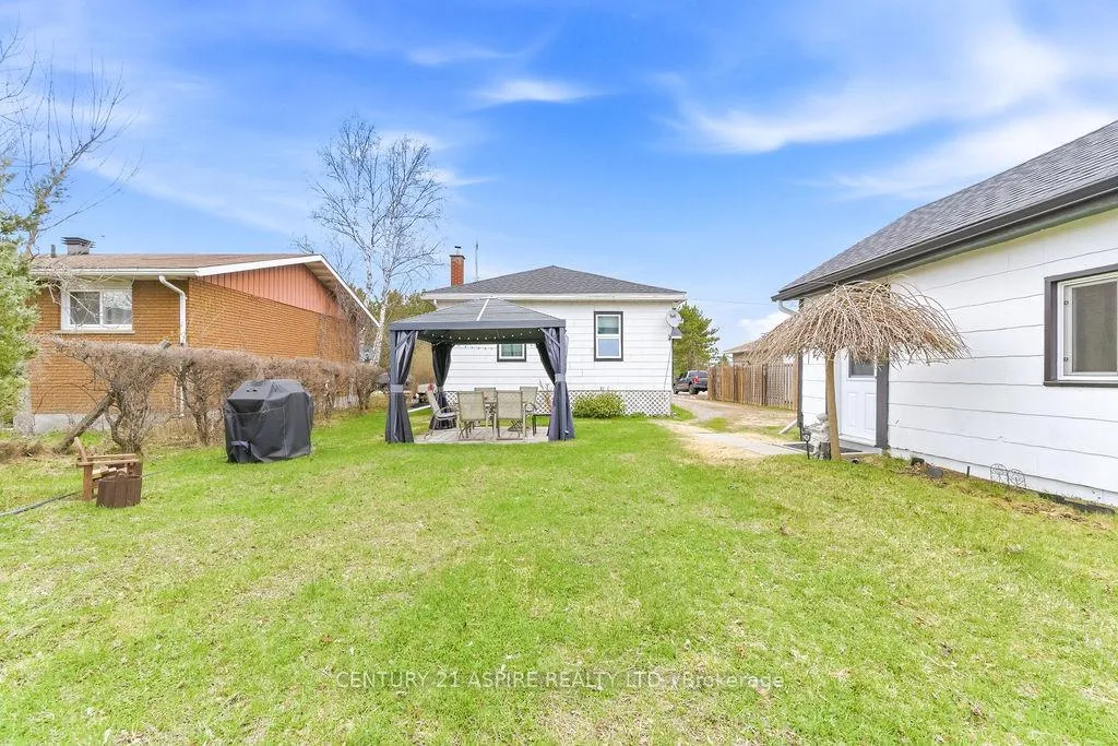 Photo 10 of 14 Wilbert Street, Petawawa — HOMEH