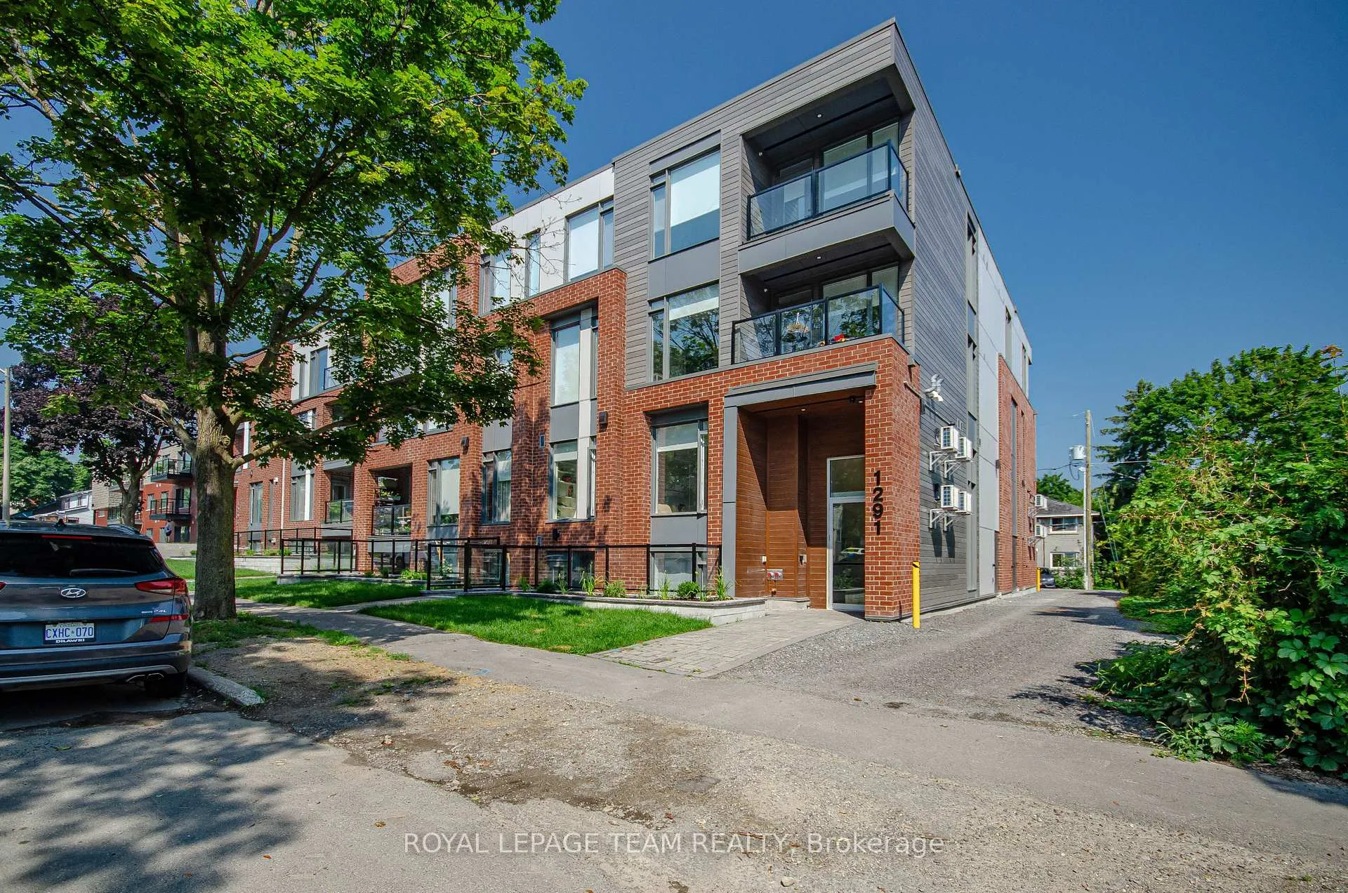 Photo 2 of Unit 303, 1291 Summerville Avenue, Ottawa, Carlington — HOMEH