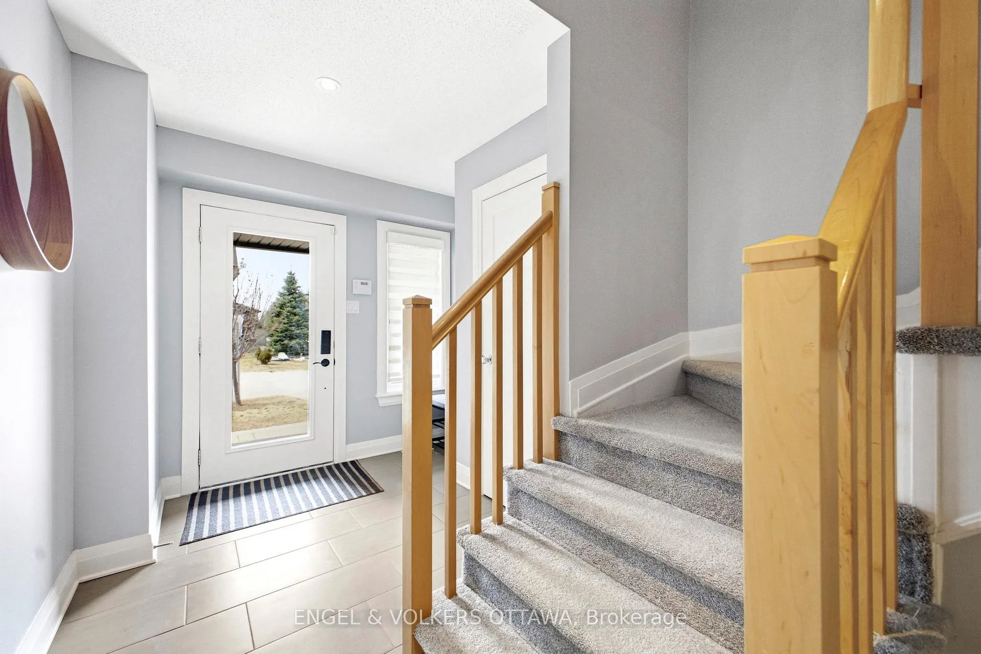 Photo 2 of 122 Nutting Crescent, Ottawa, Riverside South/Gloucester Glen — HOMEH