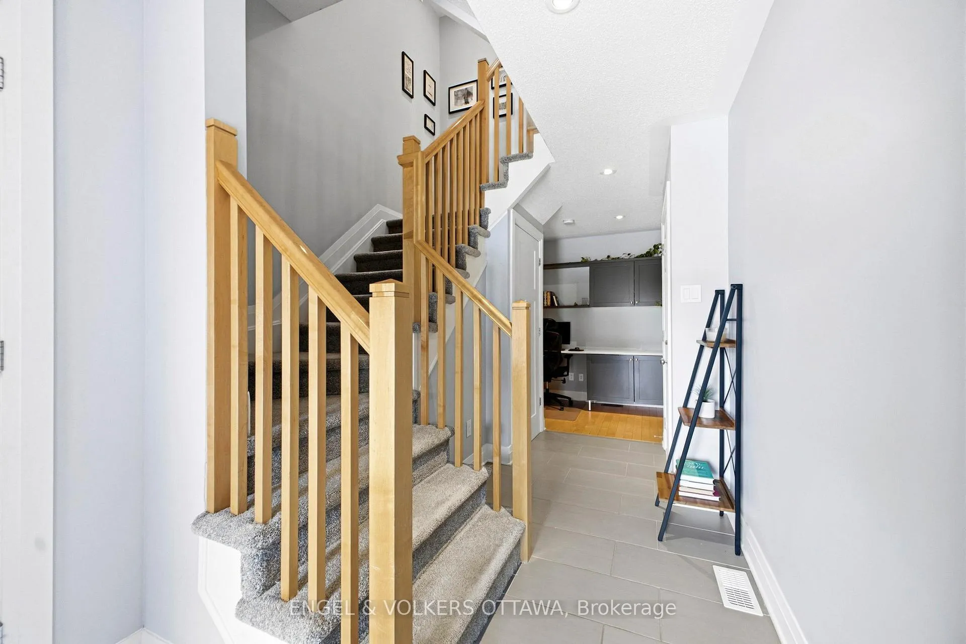 Photo 3 of 122 Nutting Crescent, Ottawa, Riverside South/Gloucester Glen — HOMEH