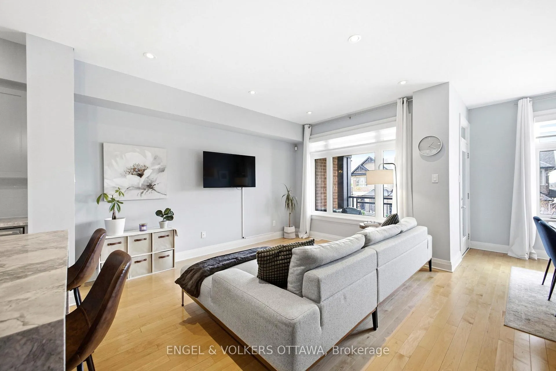 Photo 6 of 122 Nutting Crescent, Ottawa, Riverside South/Gloucester Glen — HOMEH