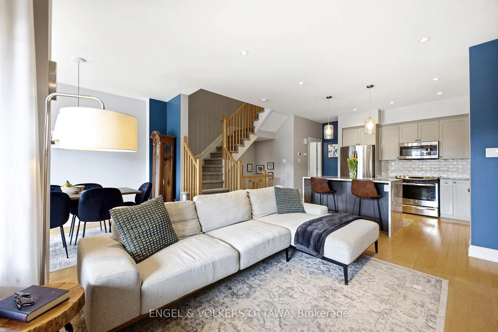 Photo 8 of 122 Nutting Crescent, Ottawa, Riverside South/Gloucester Glen — HOMEH