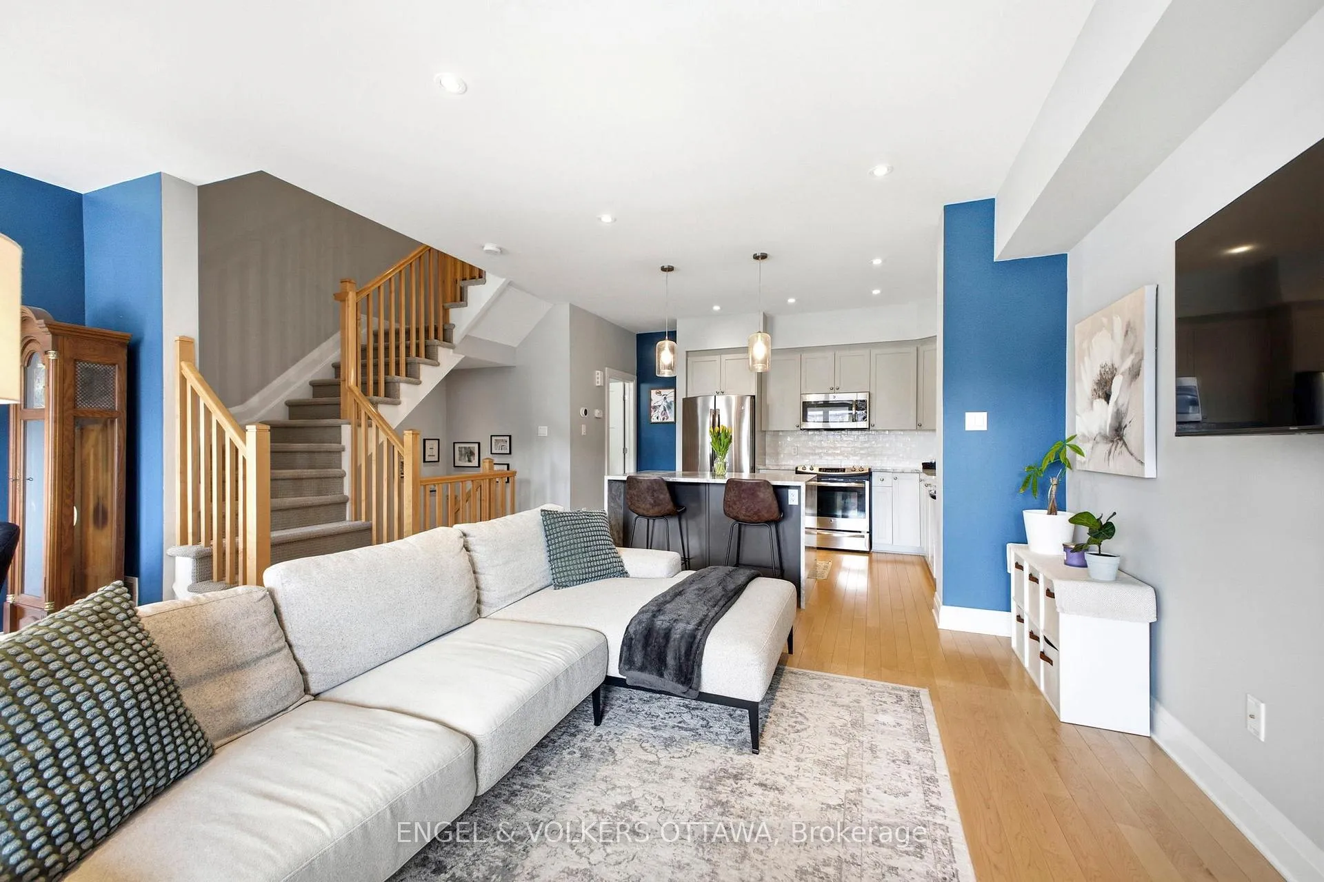 Photo 9 of 122 Nutting Crescent, Ottawa, Riverside South/Gloucester Glen — HOMEH