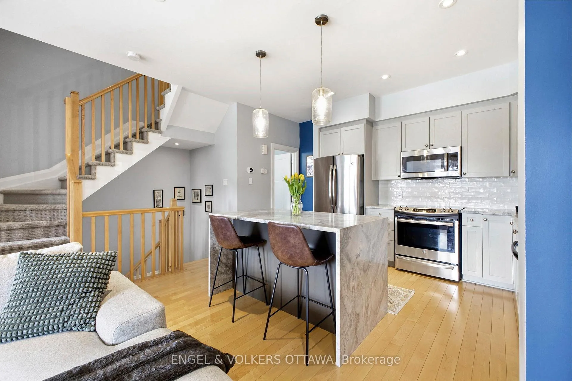 Photo 10 of 122 Nutting Crescent, Ottawa, Riverside South/Gloucester Glen — HOMEH