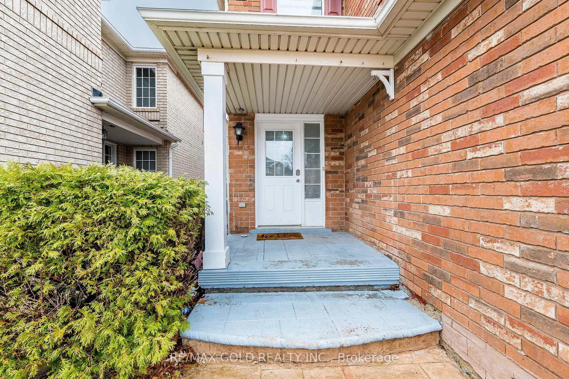 Photo 2 of 31 Garibaldi Drive, Brampton, Fletcher's Meadow — HOMEH