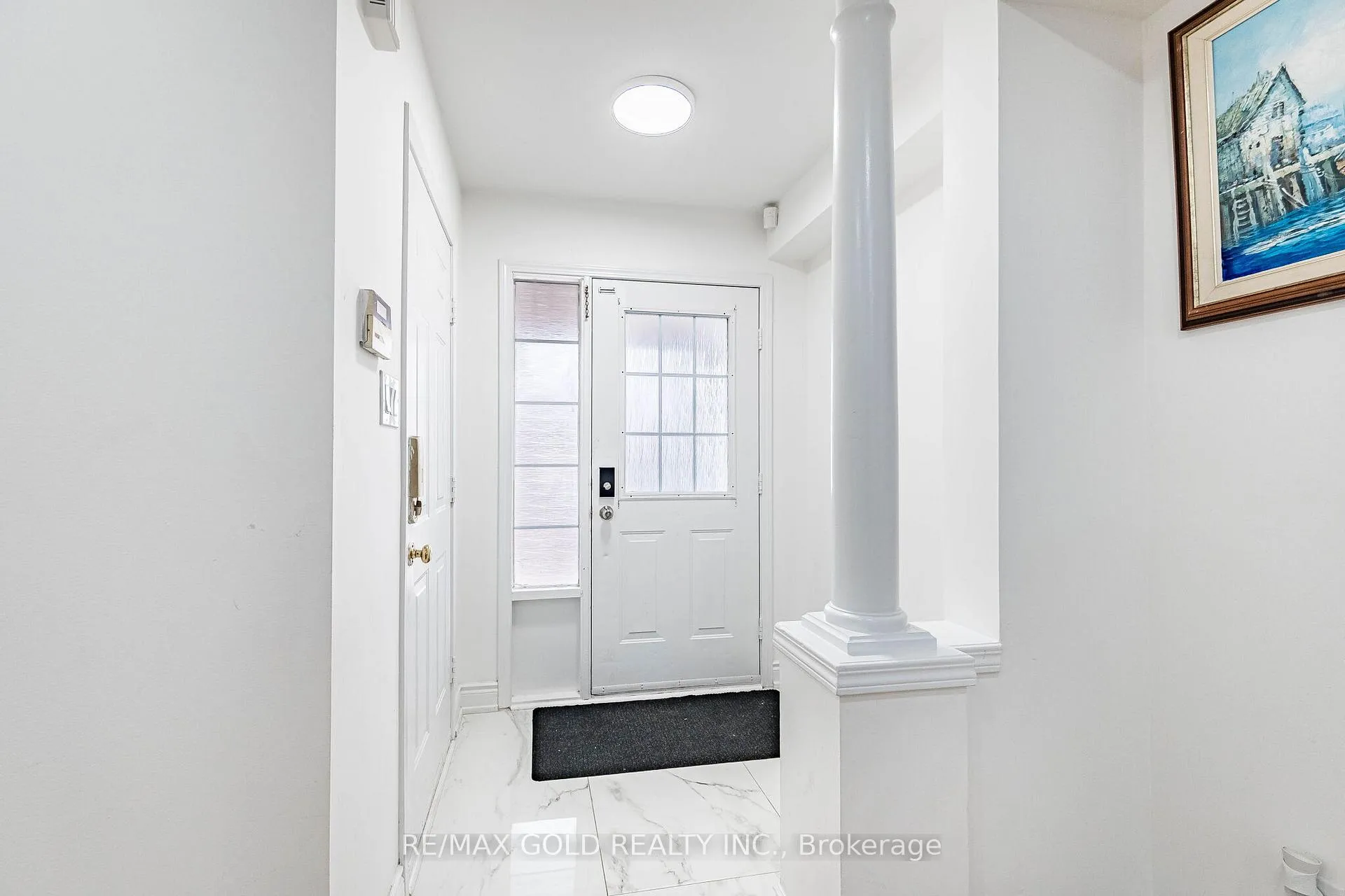 Photo 3 of 31 Garibaldi Drive, Brampton, Fletcher's Meadow — HOMEH