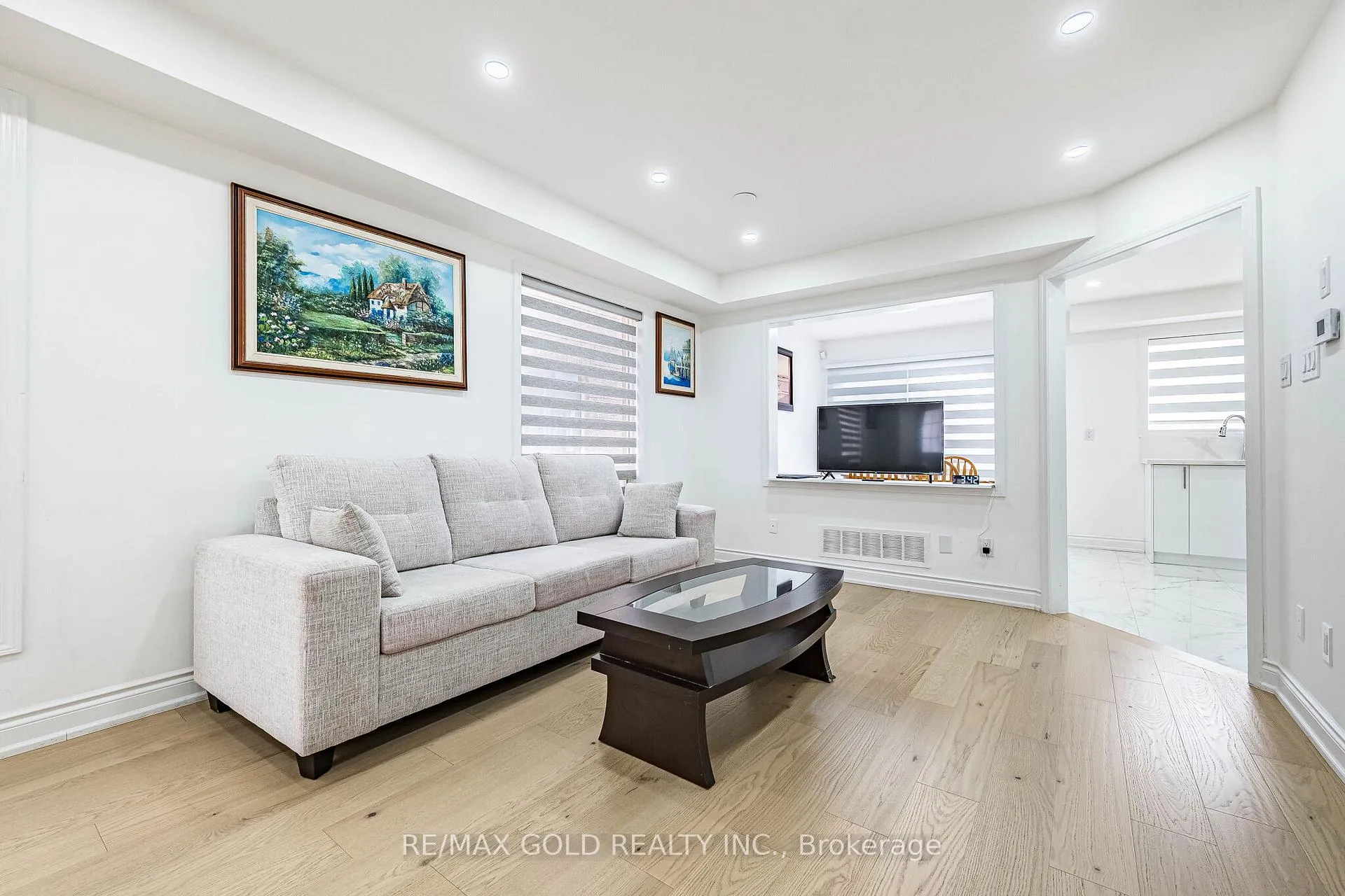Photo 7 of 31 Garibaldi Drive, Brampton, Fletcher's Meadow — HOMEH