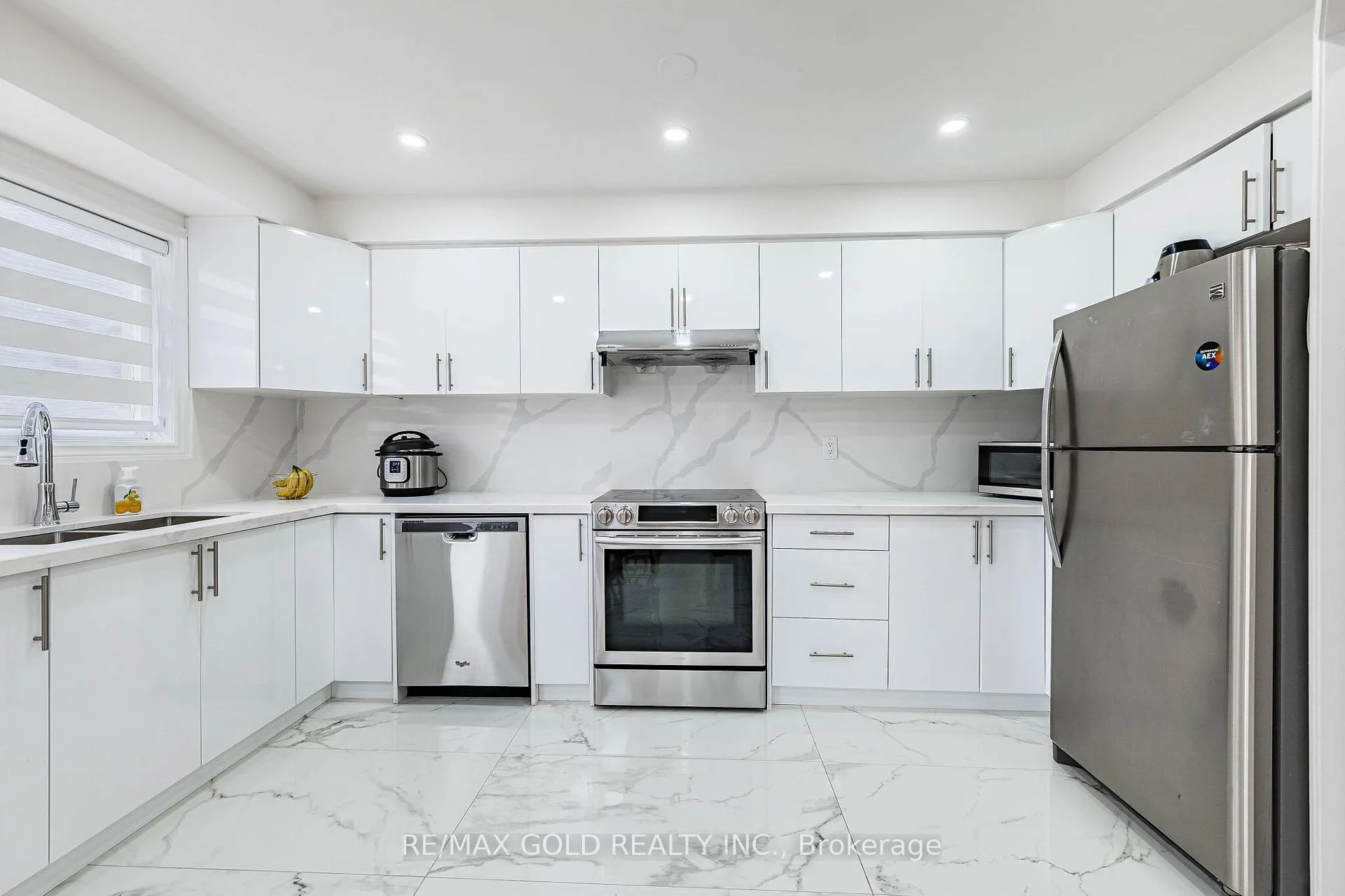 Photo 9 of 31 Garibaldi Drive, Brampton, Fletcher's Meadow — HOMEH