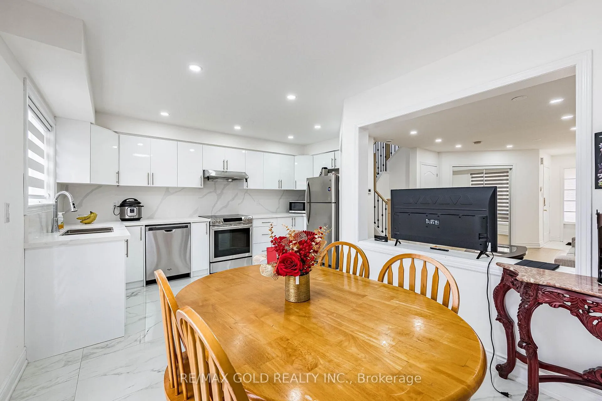 Photo 11 of 31 Garibaldi Drive, Brampton, Fletcher's Meadow — HOMEH