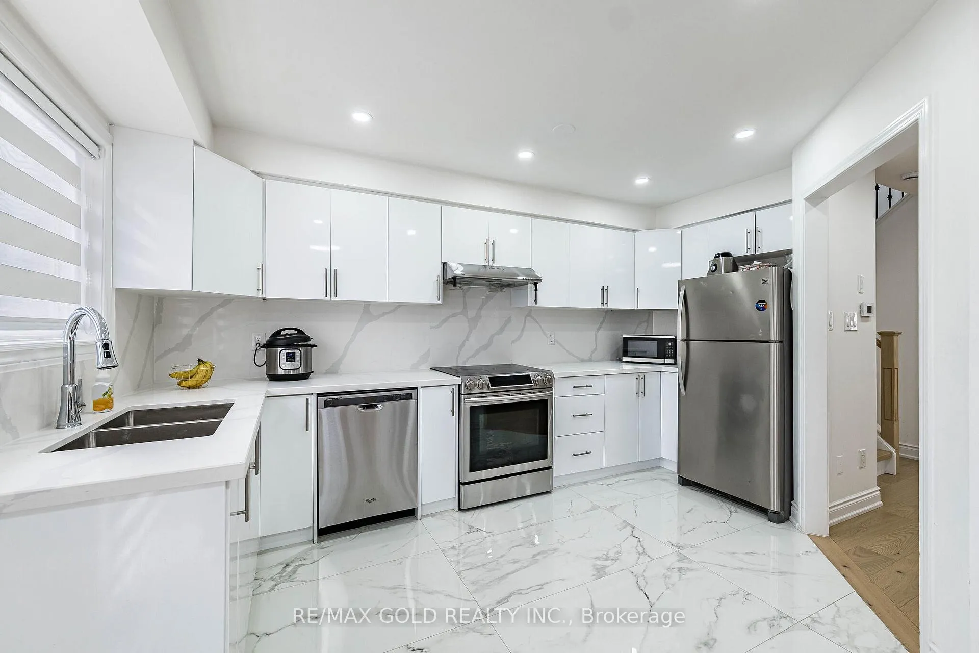 Photo 13 of 31 Garibaldi Drive, Brampton, Fletcher's Meadow — HOMEH