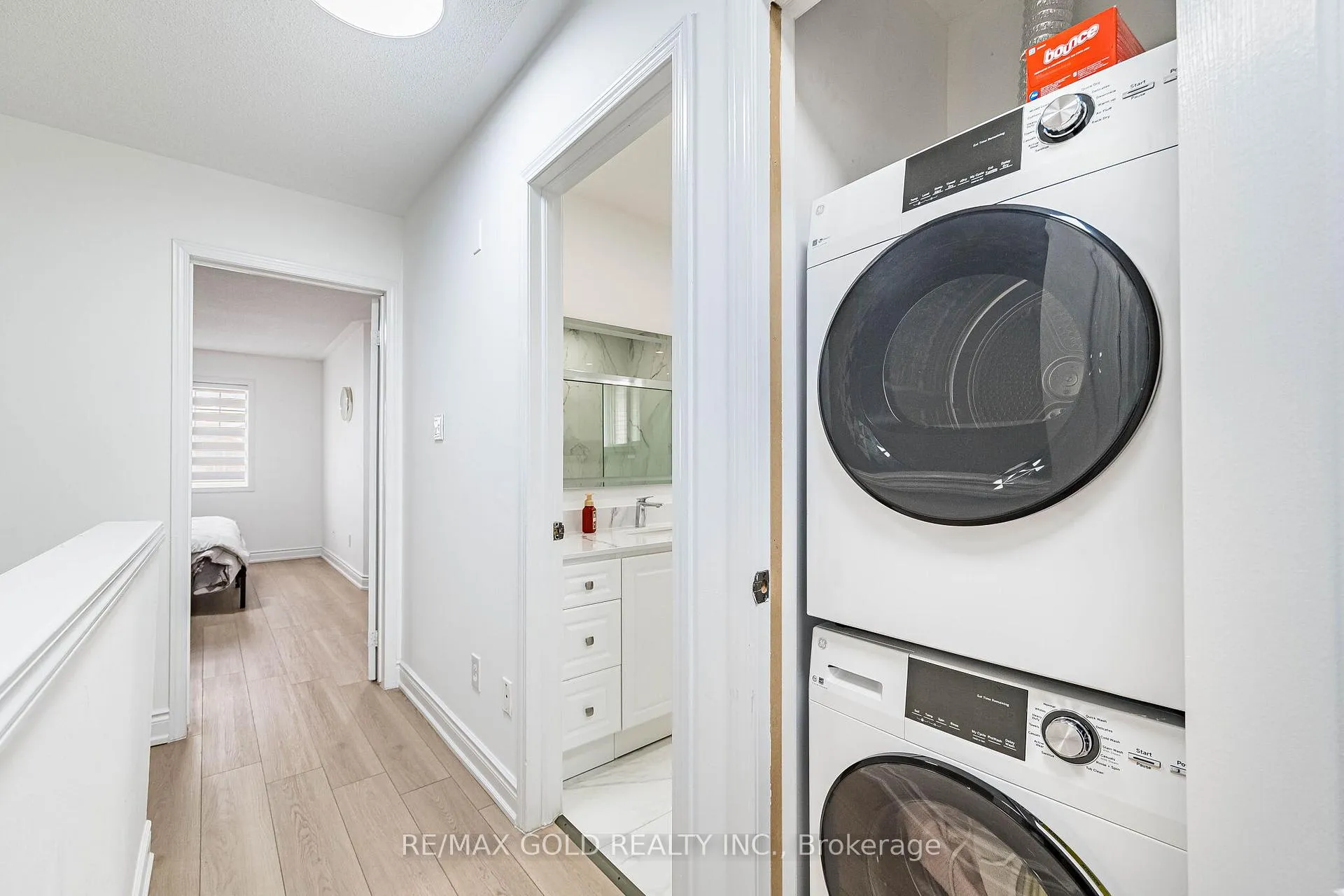 Photo 25 of 31 Garibaldi Drive, Brampton, Fletcher's Meadow — HOMEH