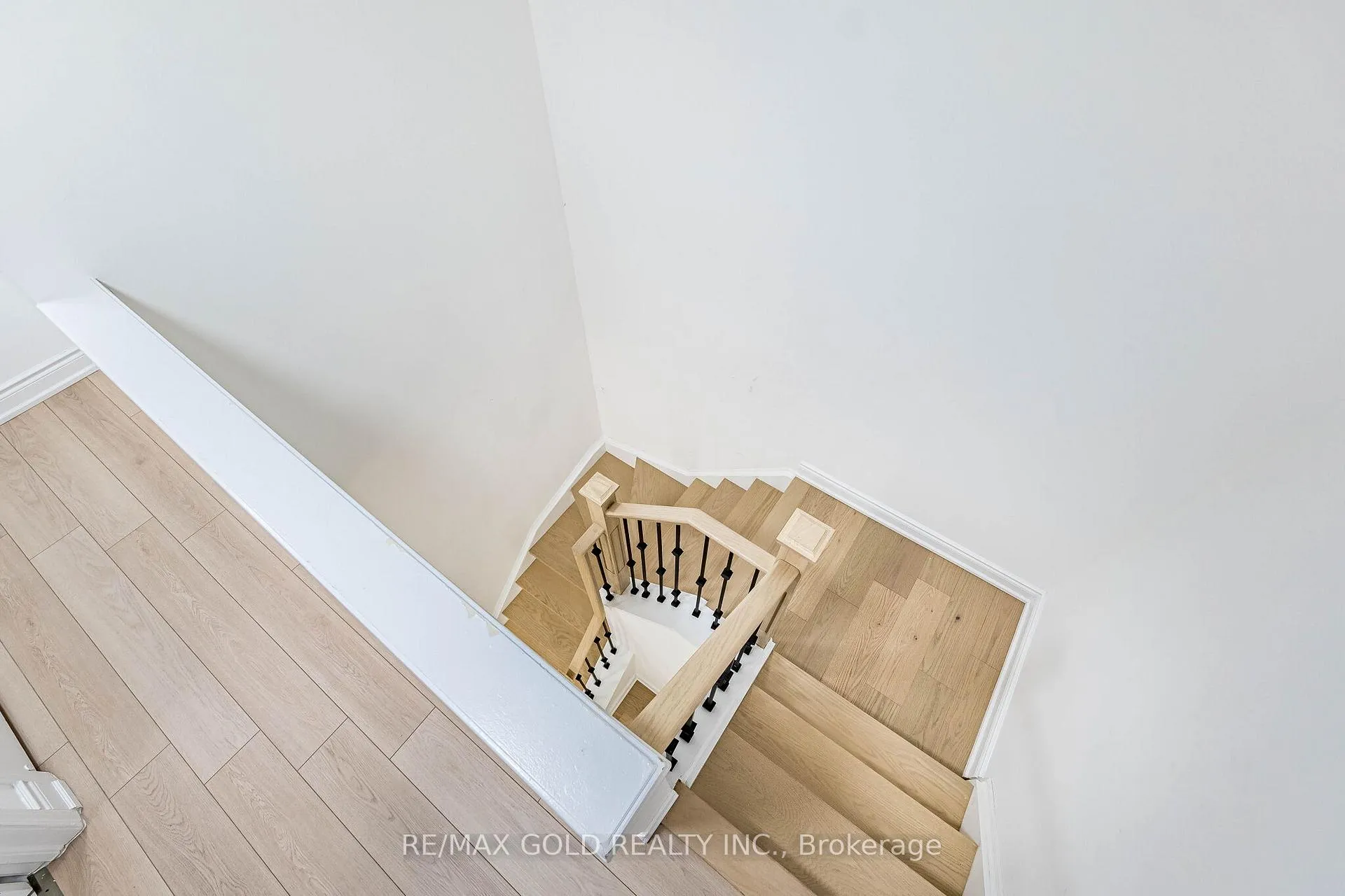 Photo 27 of 31 Garibaldi Drive, Brampton, Fletcher's Meadow — HOMEH