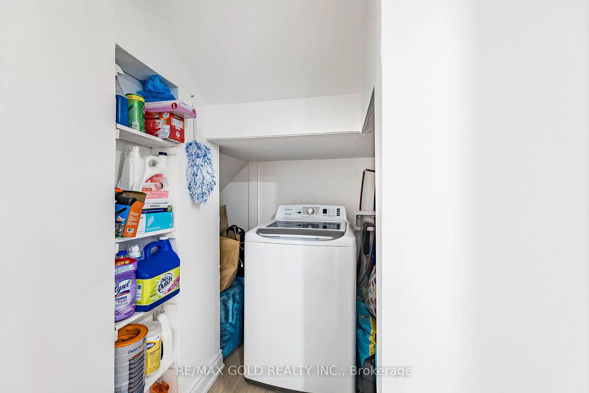Photo 33 of 31 Garibaldi Drive, Brampton, Fletcher's Meadow — HOMEH