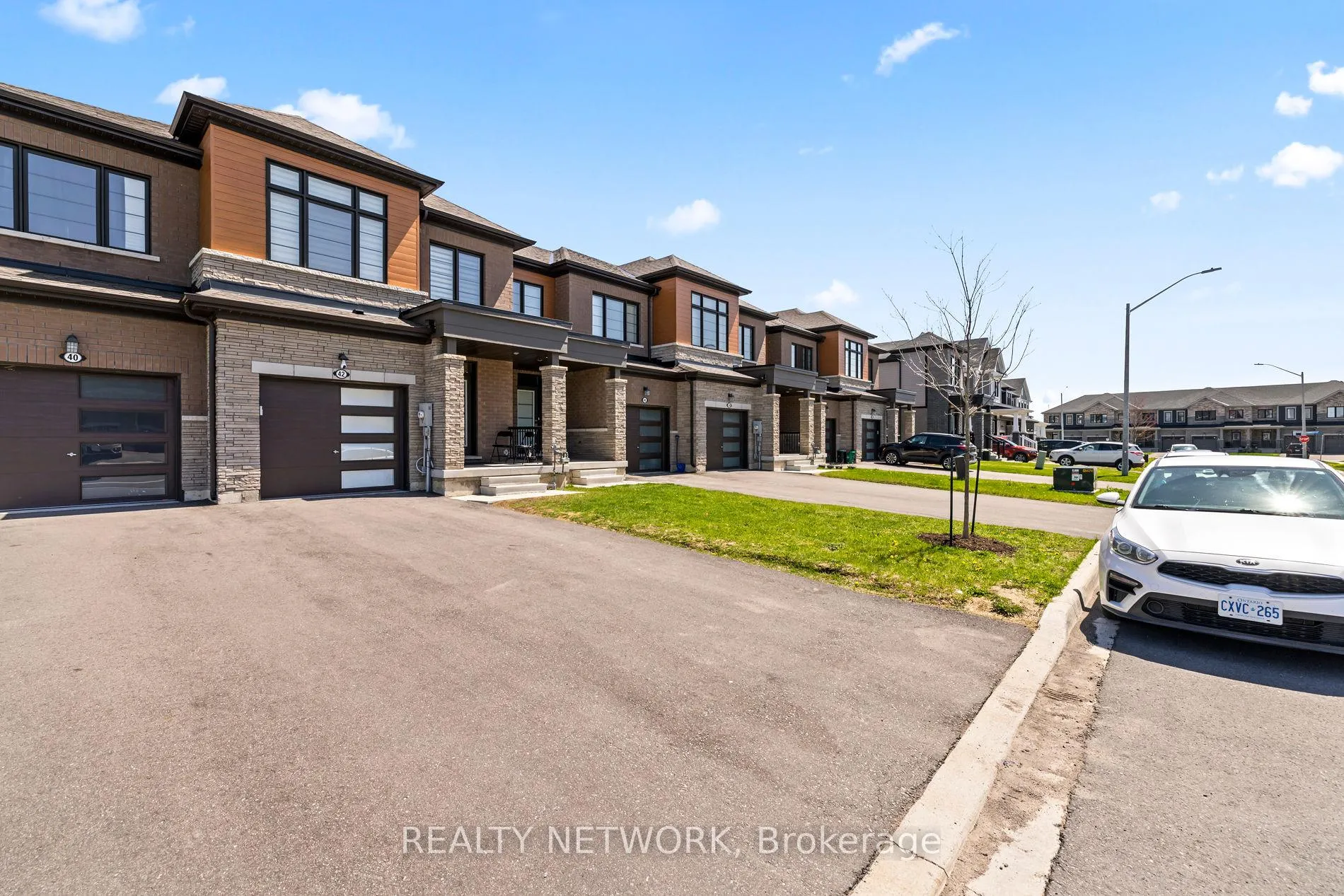 Photo 3 of 42 Concord Drive, Thorold, Rolling Meadows — HOMEH