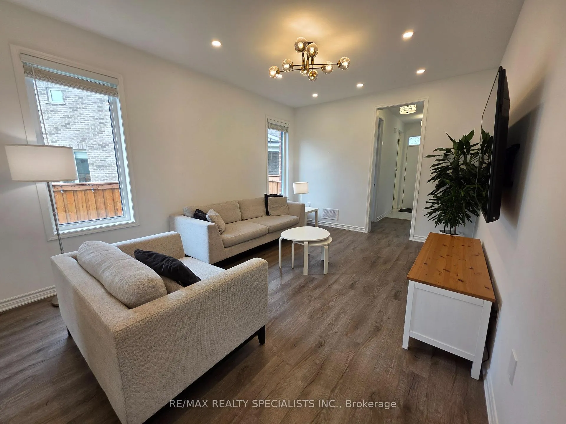Photo 3 of 1536 Moira Crescent, Milton, Bowes — HOMEH