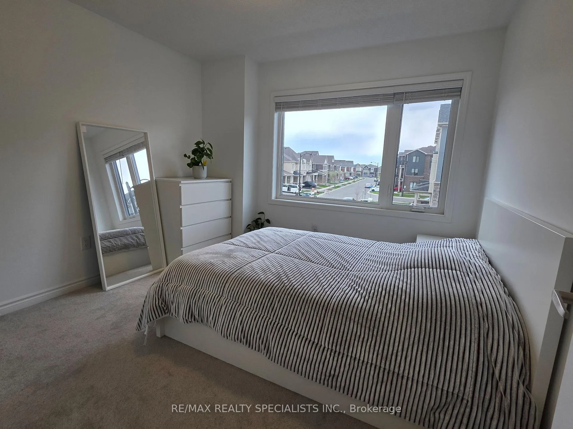 Photo 15 of 1536 Moira Crescent, Milton, Bowes — HOMEH