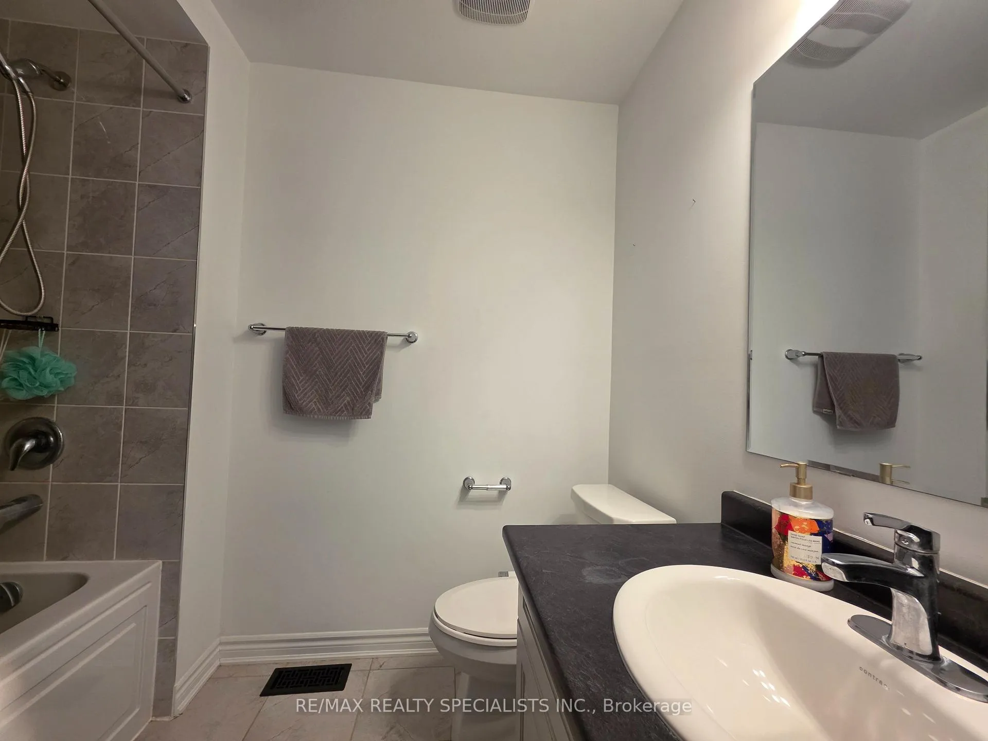 Photo 19 of 1536 Moira Crescent, Milton, Bowes — HOMEH