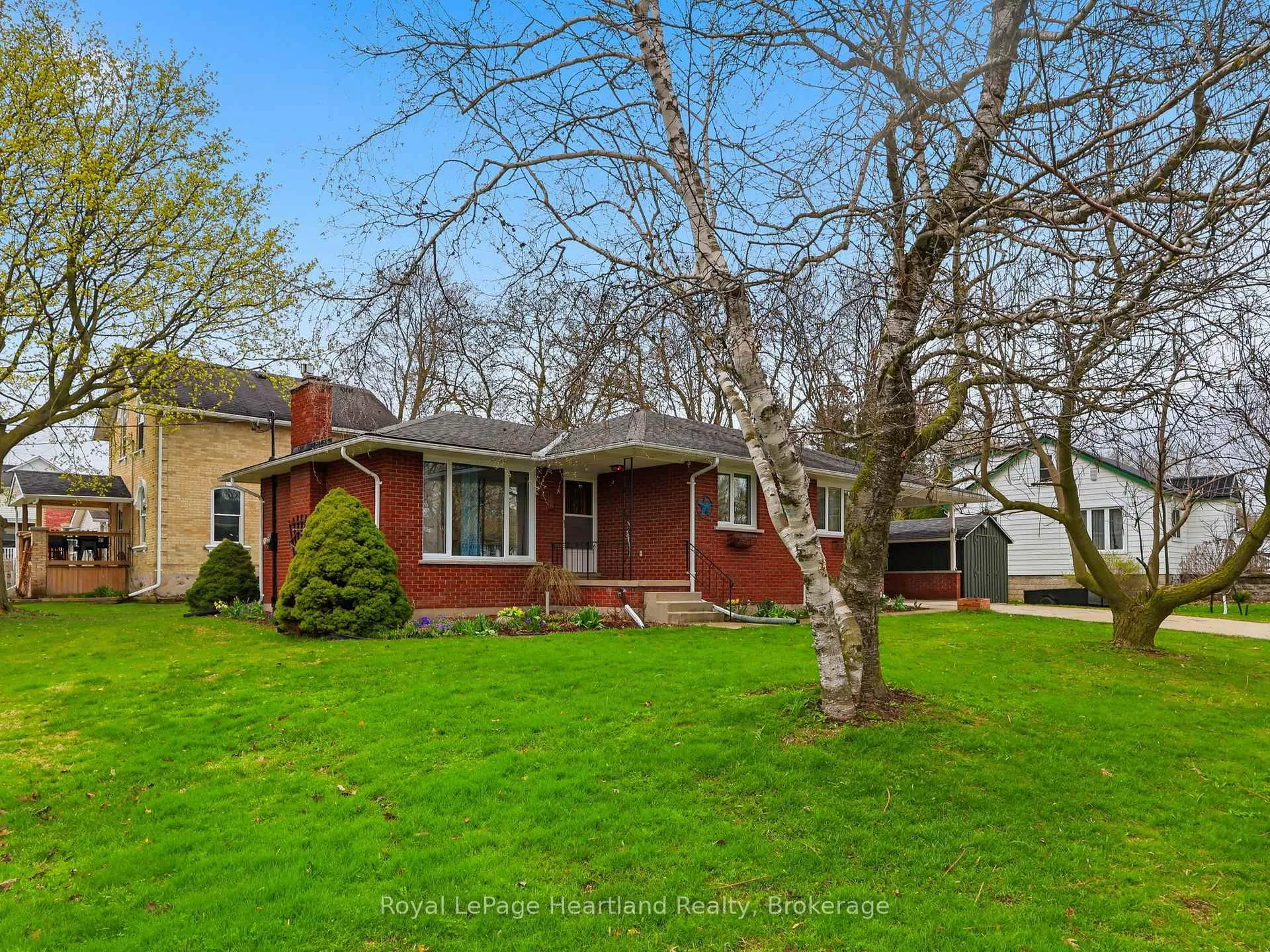 Photo 5 of 170 Queen Street S, Minto — HOMEH