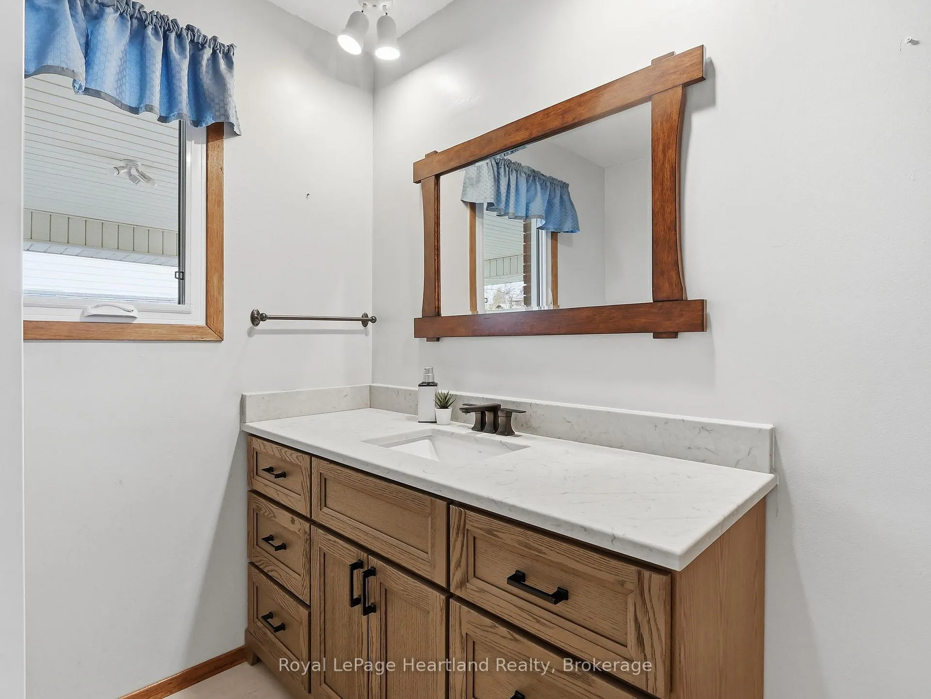Photo 17 of 170 Queen Street S, Minto — HOMEH