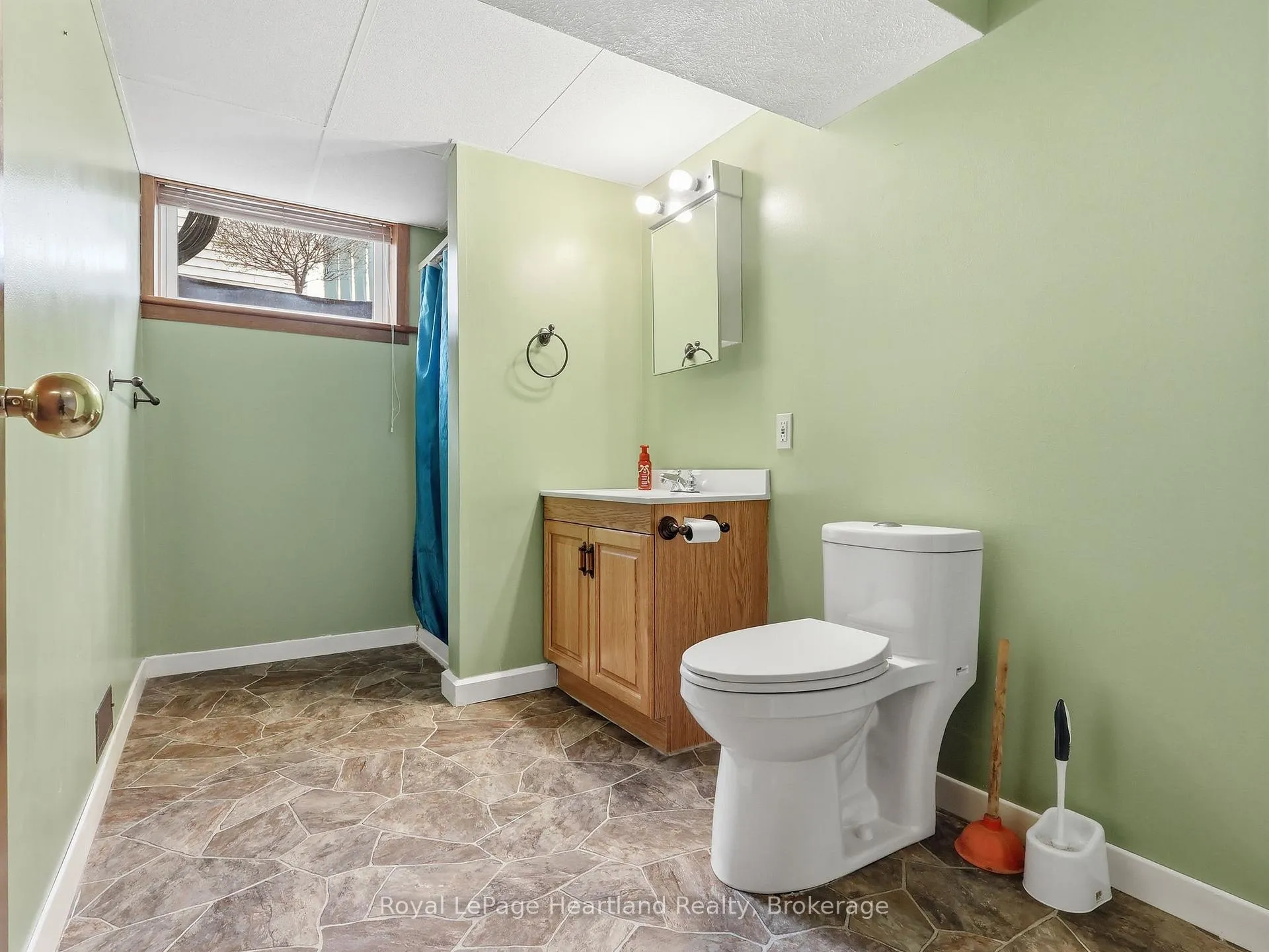 Photo 24 of 170 Queen Street S, Minto — HOMEH