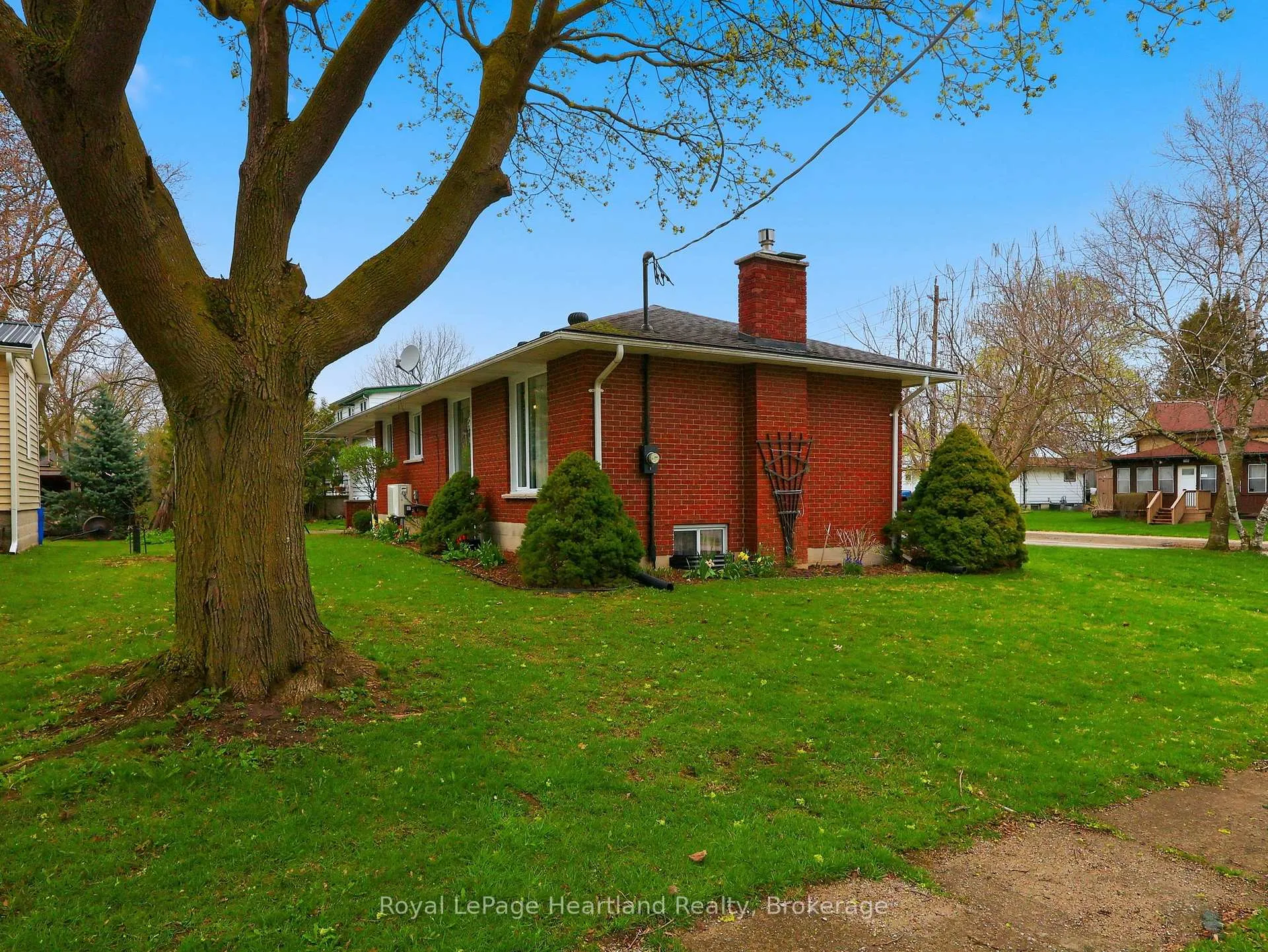 Photo 26 of 170 Queen Street S, Minto — HOMEH