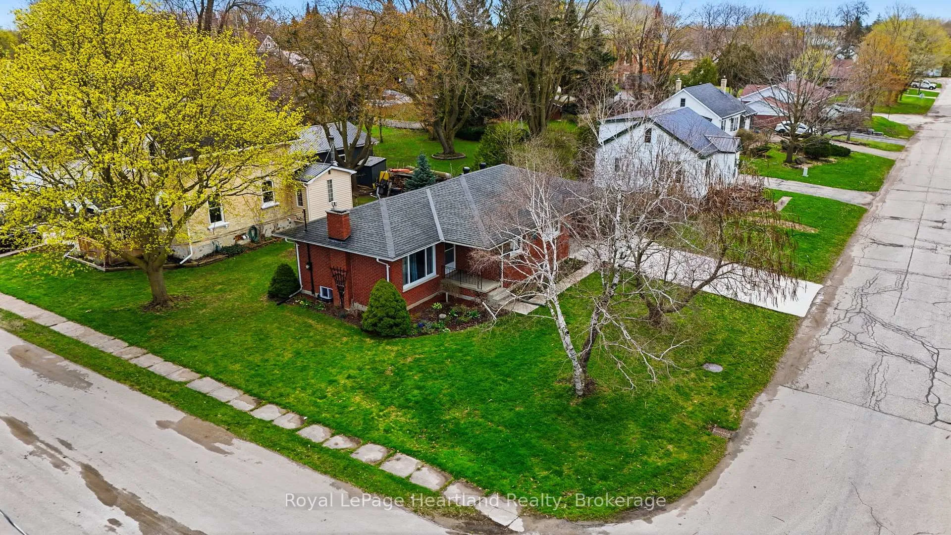 Photo 30 of 170 Queen Street S, Minto — HOMEH