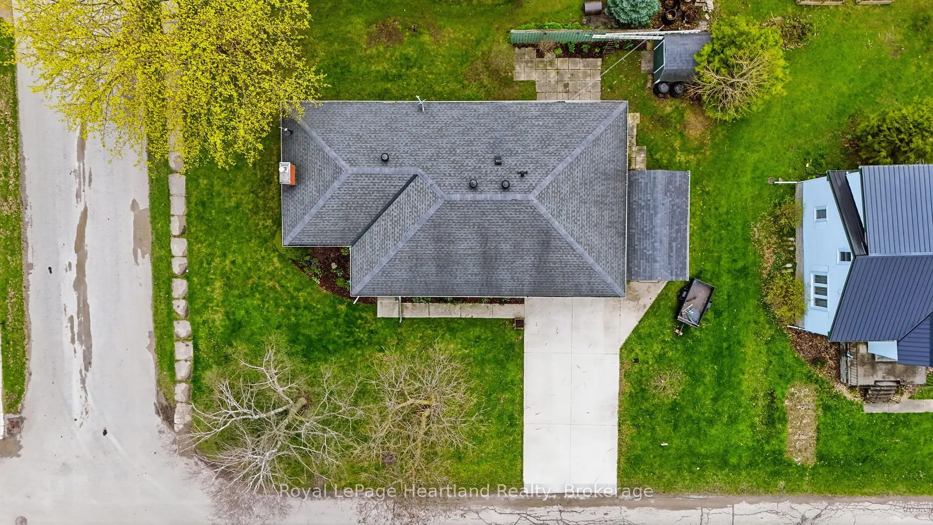 Photo 31 of 170 Queen Street S, Minto — HOMEH