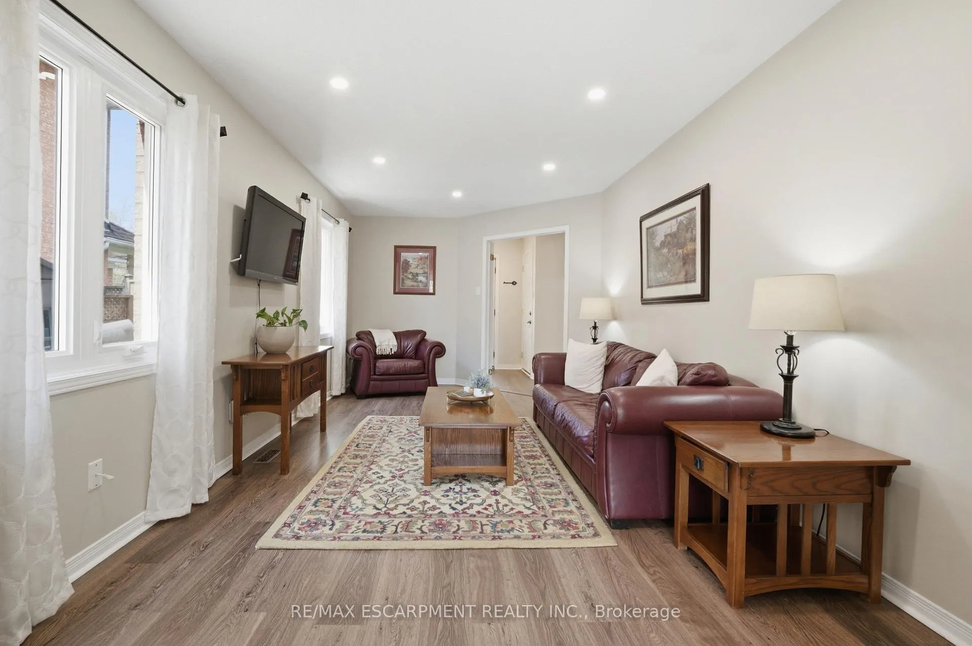Photo 7 of 51 Harnesworth Crescent, Hamilton, Waterdown — HOMEH