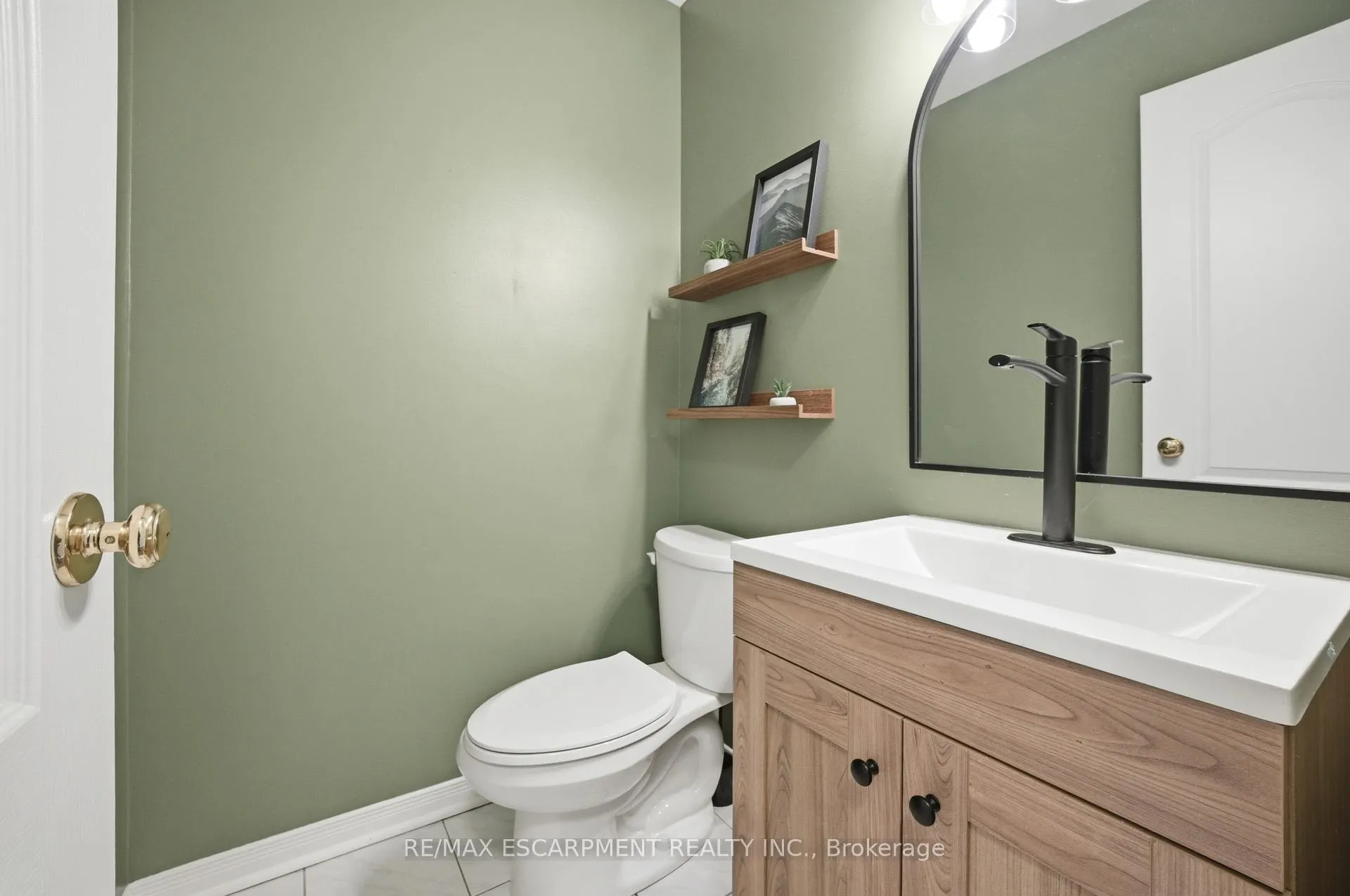Photo 13 of 51 Harnesworth Crescent, Hamilton, Waterdown — HOMEH