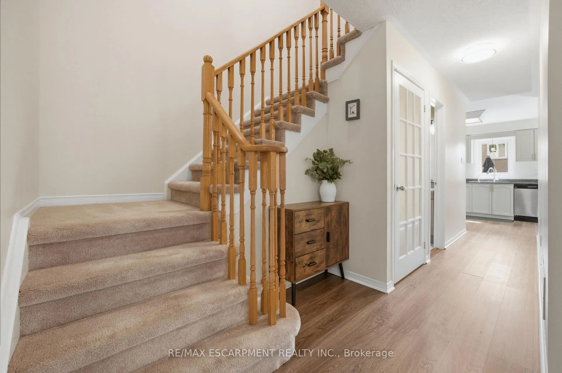 Photo 14 of 51 Harnesworth Crescent, Hamilton, Waterdown — HOMEH