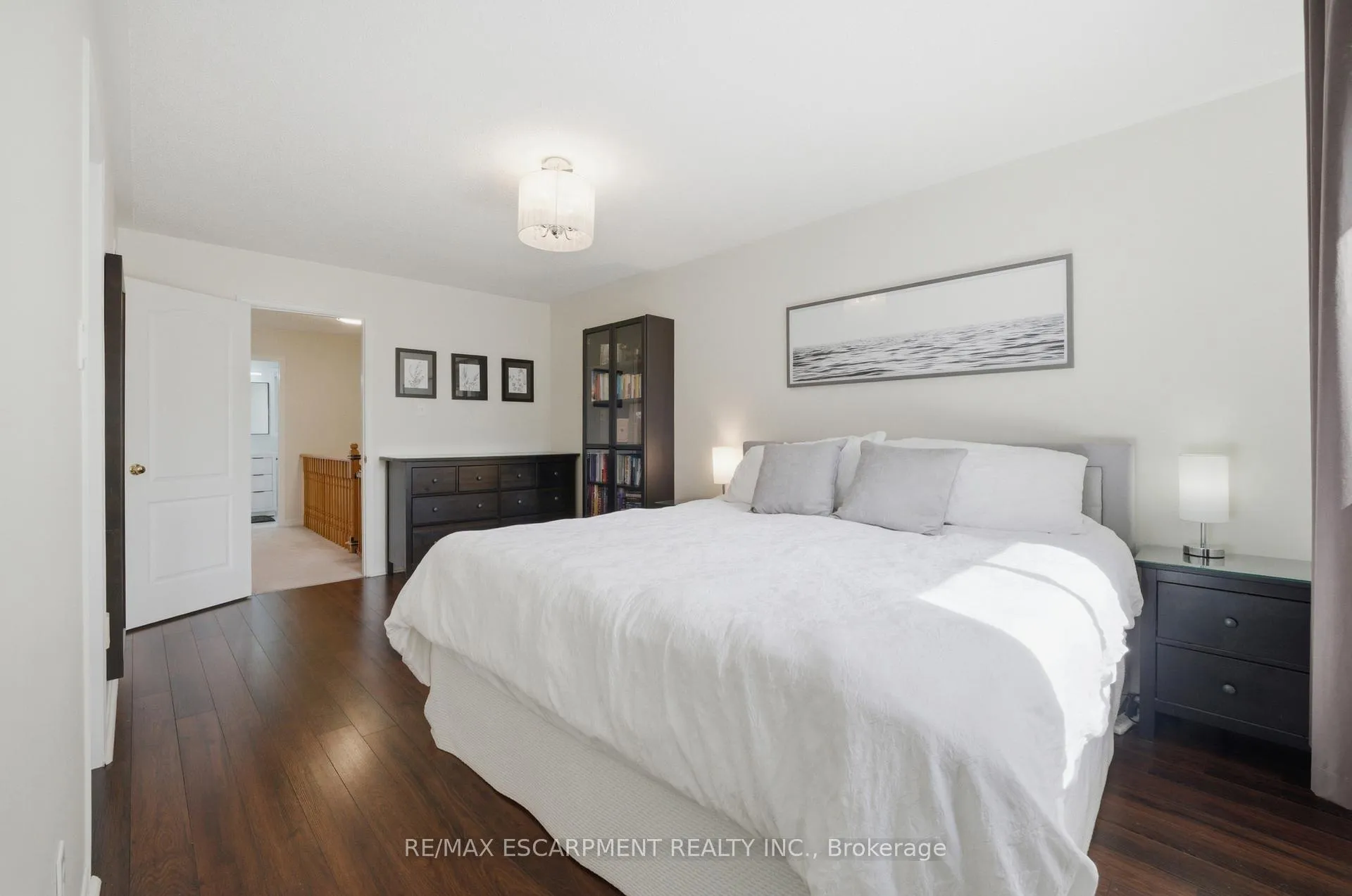 Photo 16 of 51 Harnesworth Crescent, Hamilton, Waterdown — HOMEH
