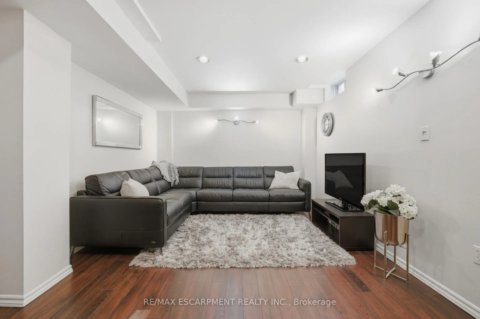 Photo 28 of 51 Harnesworth Crescent, Hamilton, Waterdown — HOMEH