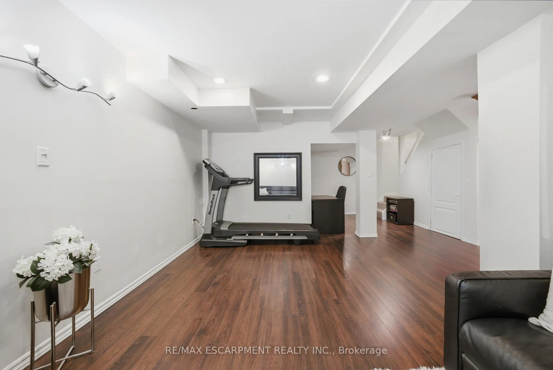 Photo 29 of 51 Harnesworth Crescent, Hamilton, Waterdown — HOMEH