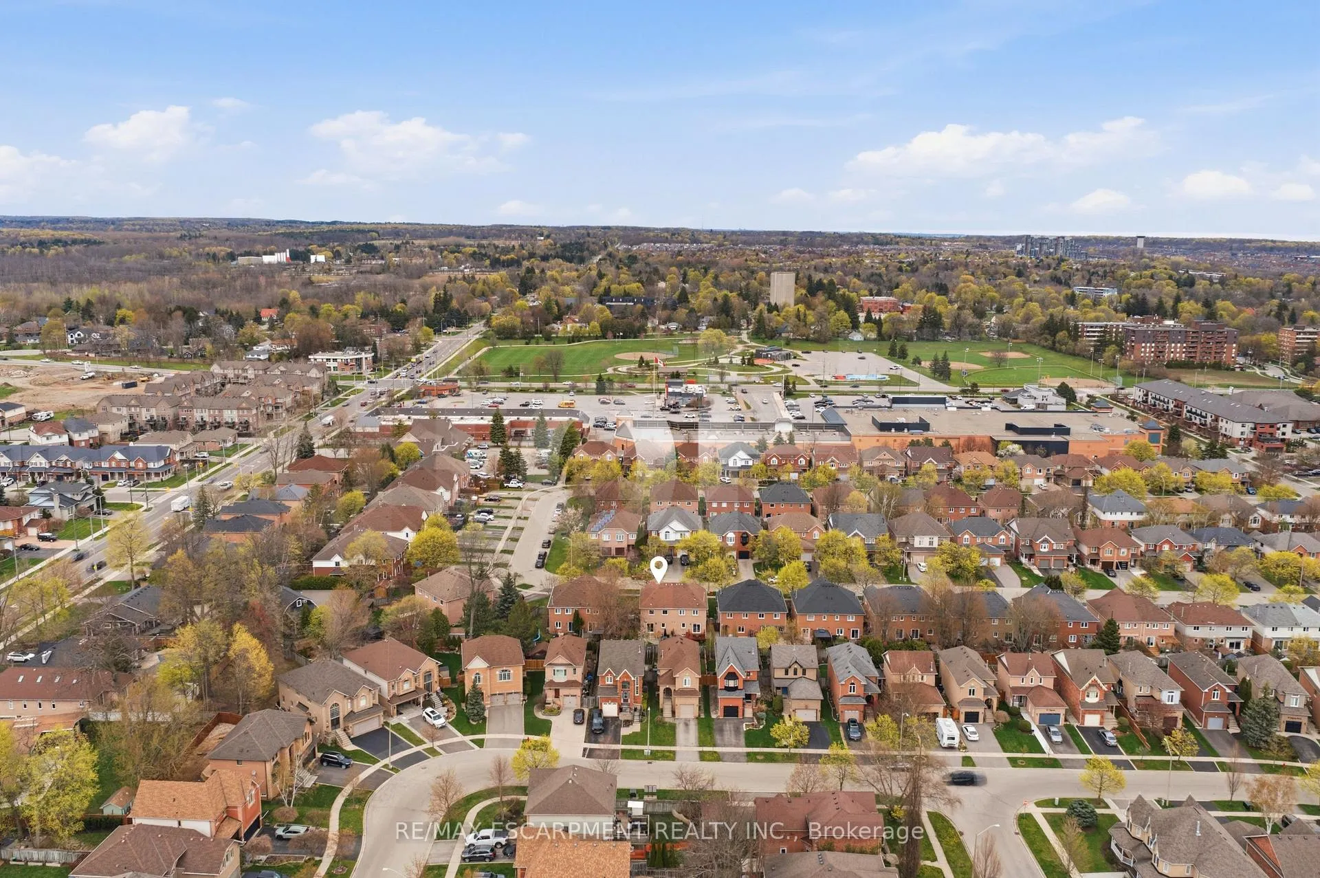 Photo 37 of 51 Harnesworth Crescent, Hamilton, Waterdown — HOMEH