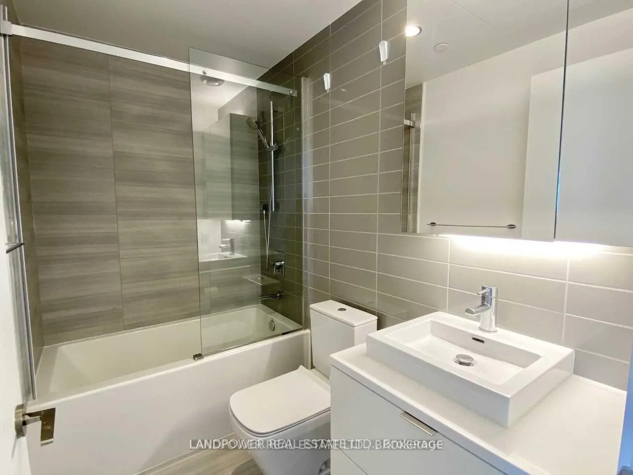 Photo 4 of Unit 2508, 170 Bayview Avenue, Toronto, Waterfront Communities — HOMEH