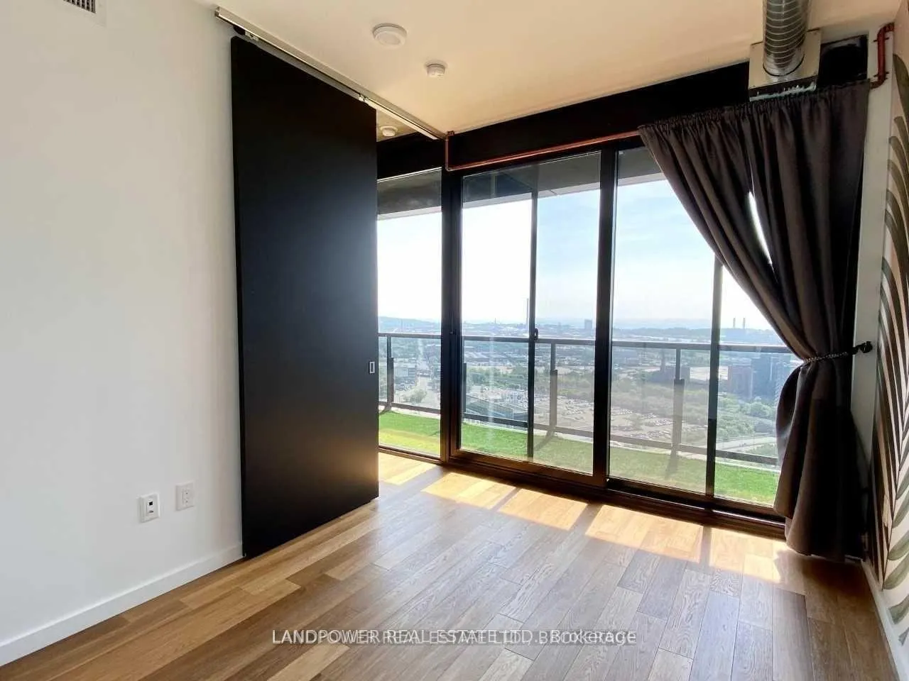 Photo 12 of Unit 2508, 170 Bayview Avenue, Toronto, Waterfront Communities — HOMEH