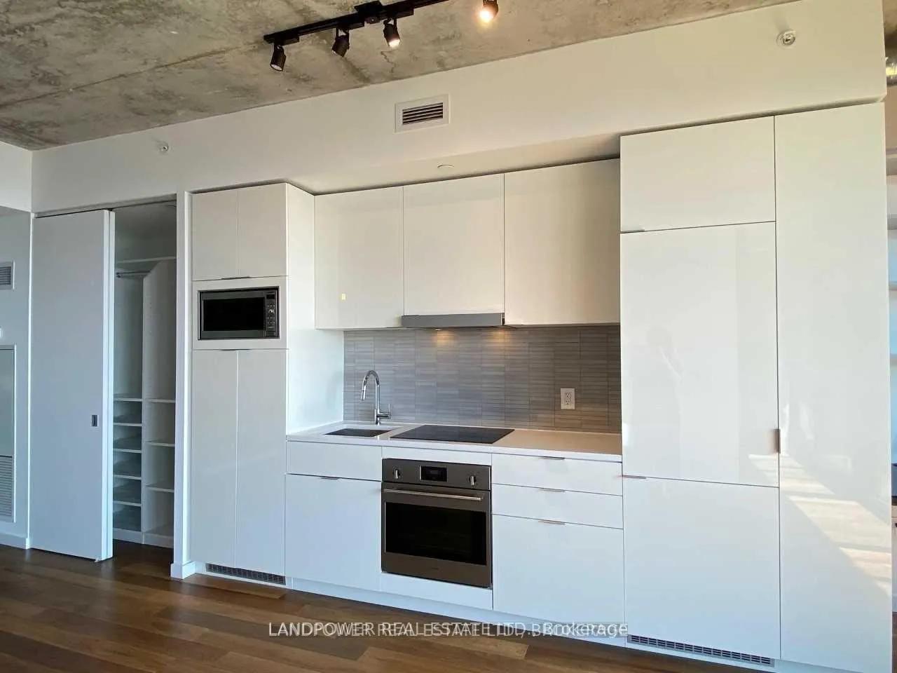Photo 17 of Unit 2508, 170 Bayview Avenue, Toronto, Waterfront Communities — HOMEH