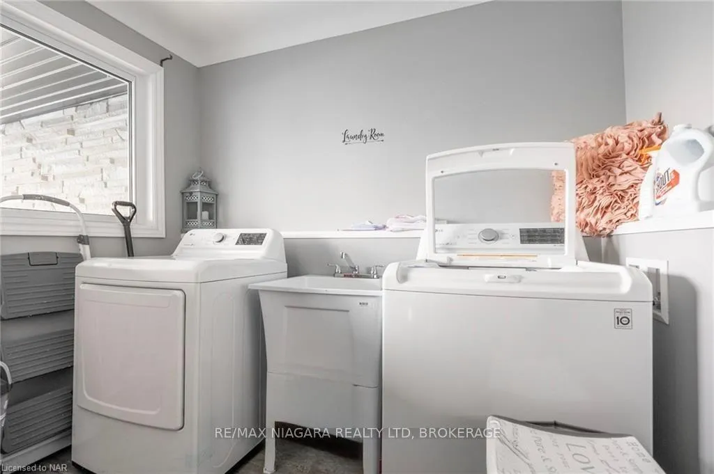 Photo 5 of 1075 Ontario Road, Welland, Lincoln/Crowland — HOMEH
