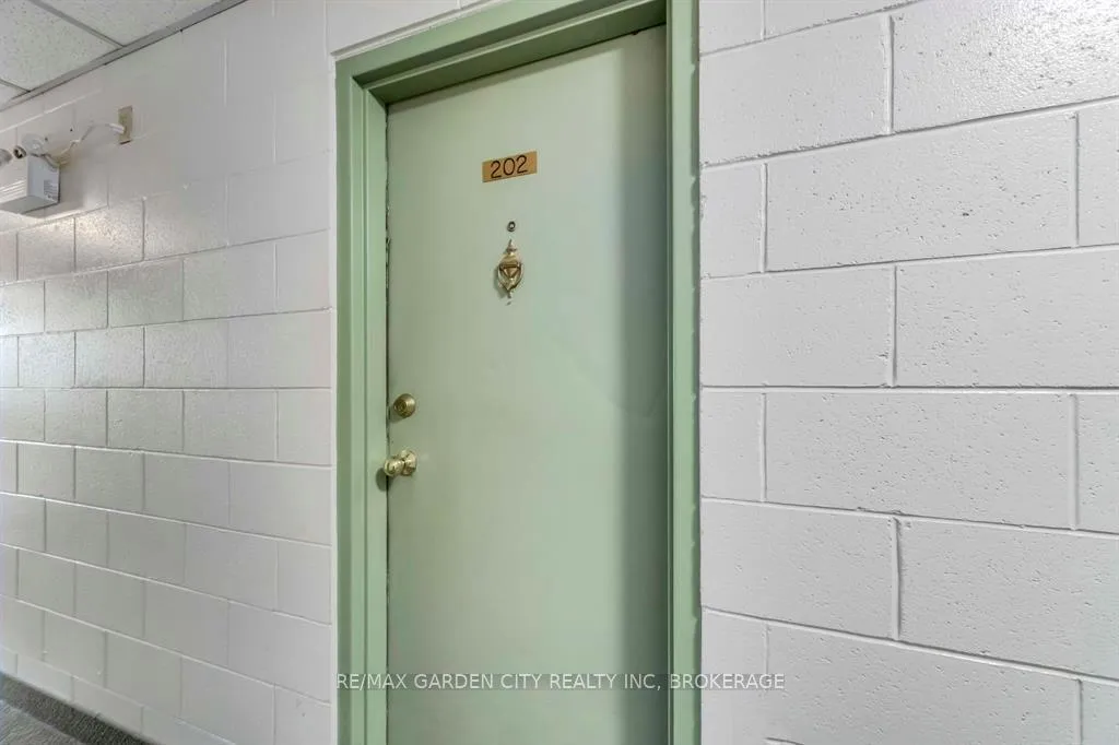 Photo 4 of Unit 202, 4692 Crysler Avenue, Niagara Falls, Downtown — HOMEH