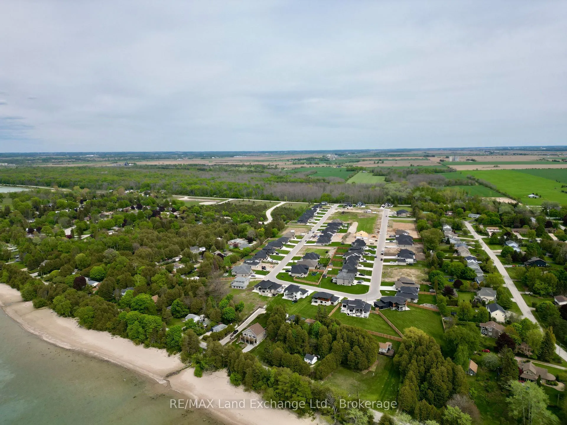 Photo 31 of 926 Bogdanovic Way, Huron-Kinloss — HOMEH