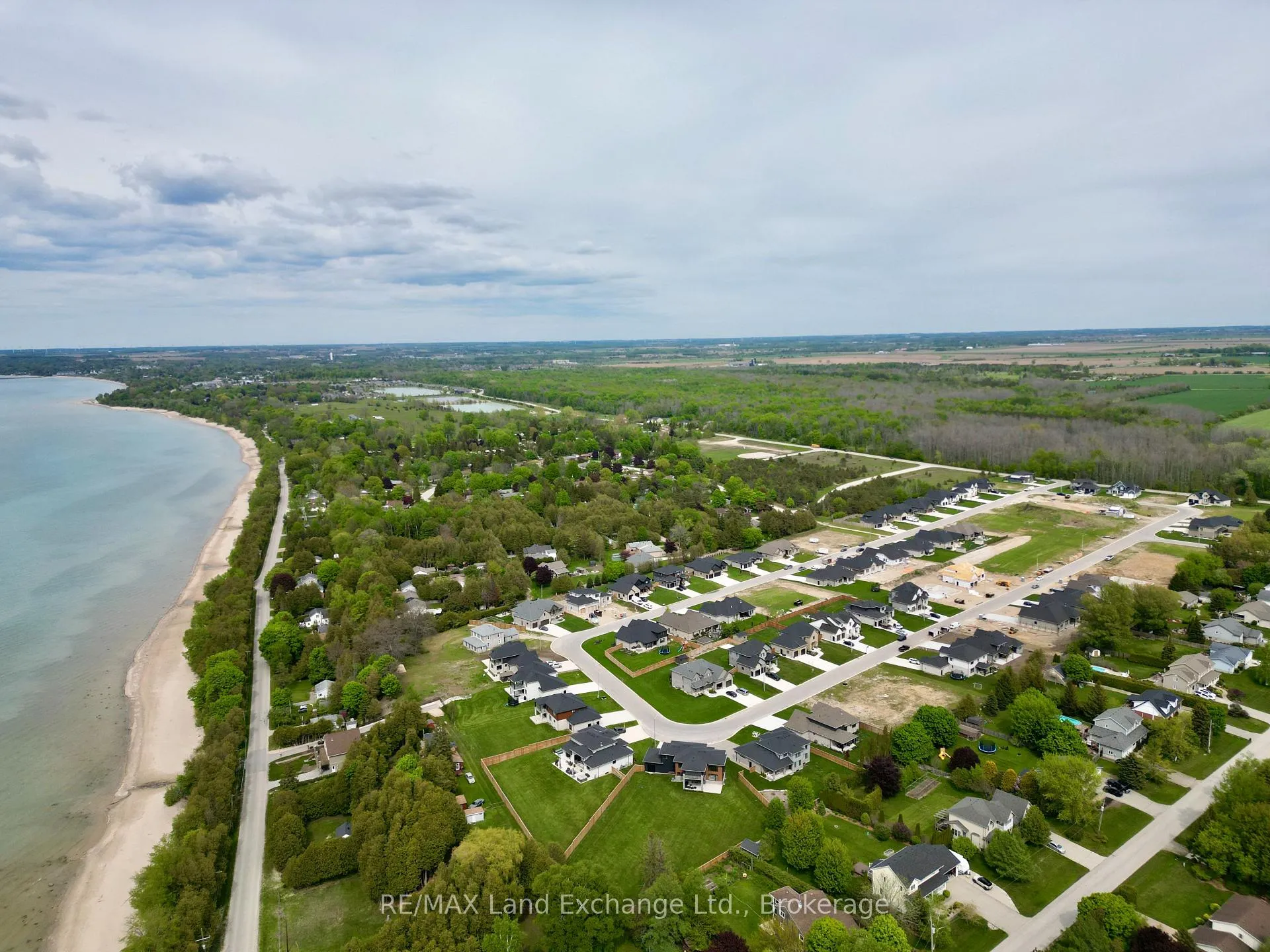 Photo 33 of 926 Bogdanovic Way, Huron-Kinloss — HOMEH