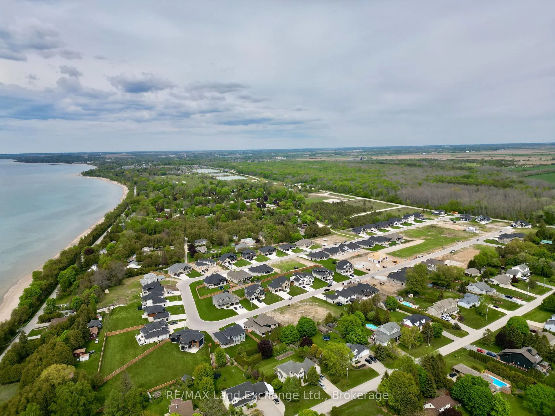 Photo 34 of 926 Bogdanovic Way, Huron-Kinloss — HOMEH