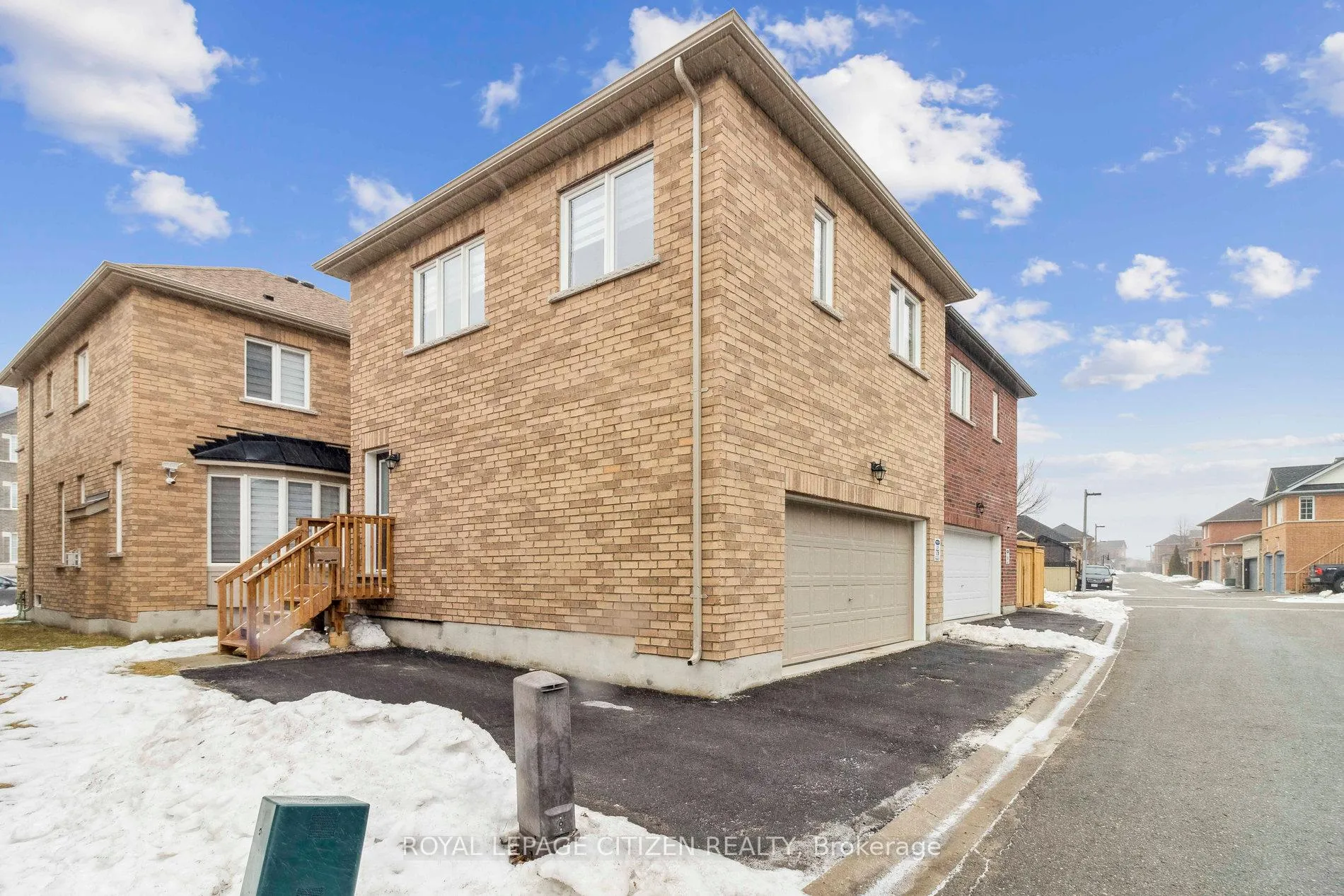 Photo 3 of Unit B, 526 White's Hill Avenue, Markham, Cornell — HOMEH