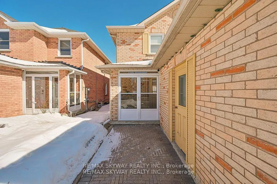 Photo 3 of 117 Richvale Drive S, Brampton, Heart Lake East — HOMEH