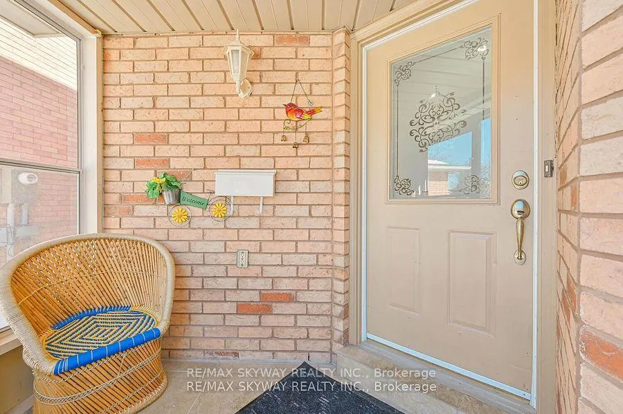 Photo 4 of 117 Richvale Drive S, Brampton, Heart Lake East — HOMEH
